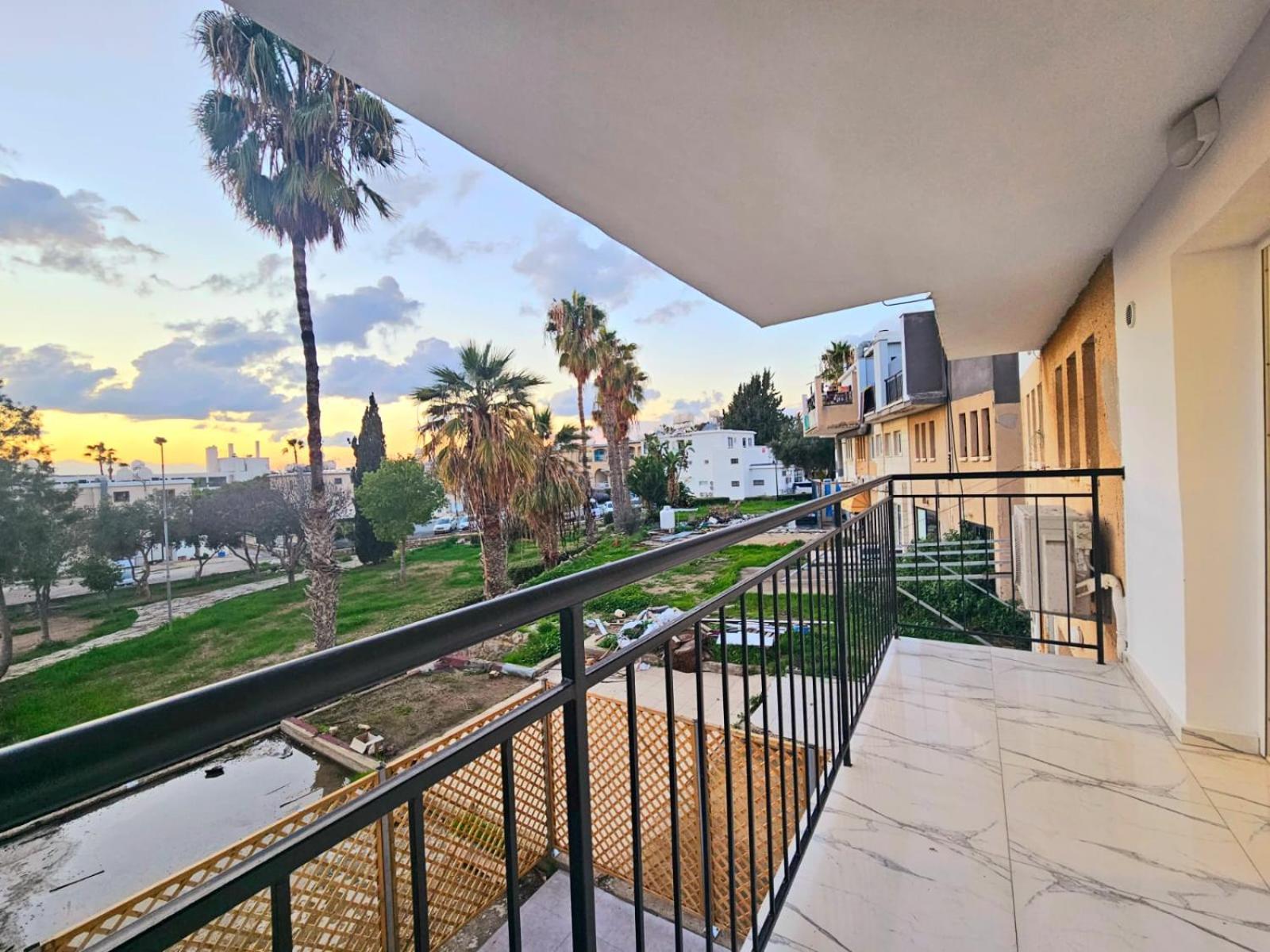 1Bd Beach Apartment Paphos Eksteriør bilde