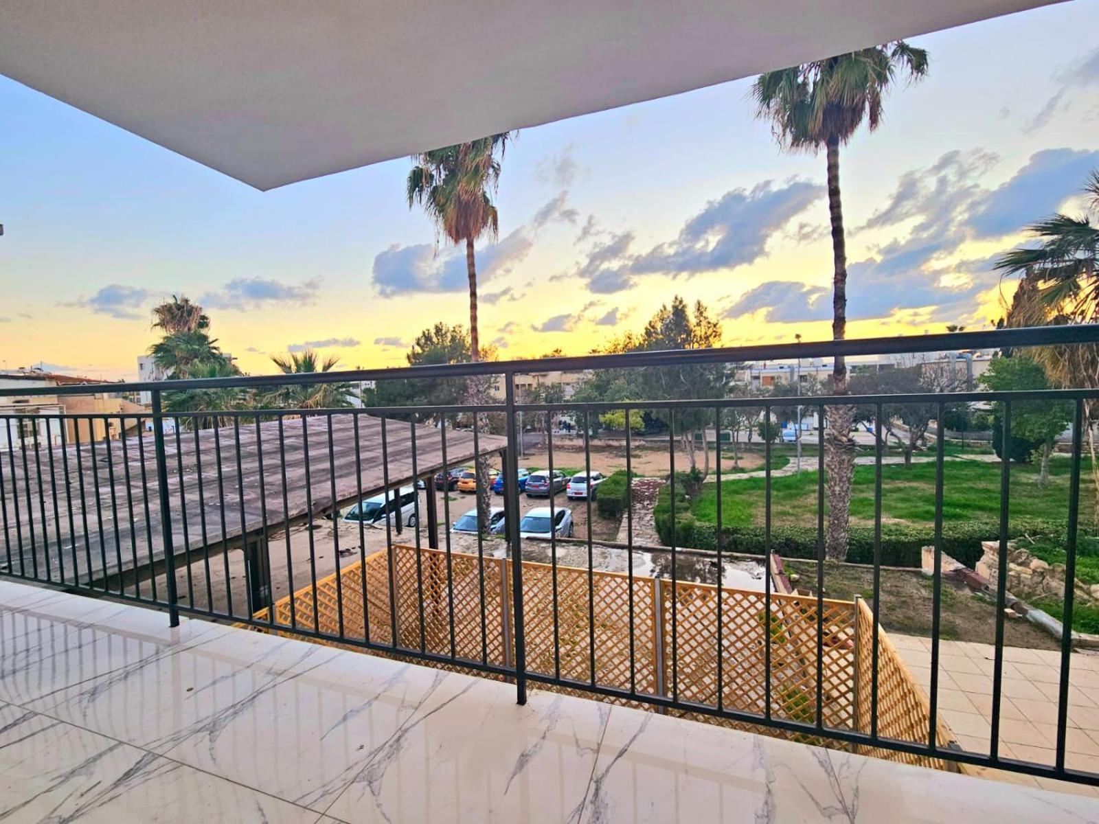 1Bd Beach Apartment Paphos Eksteriør bilde